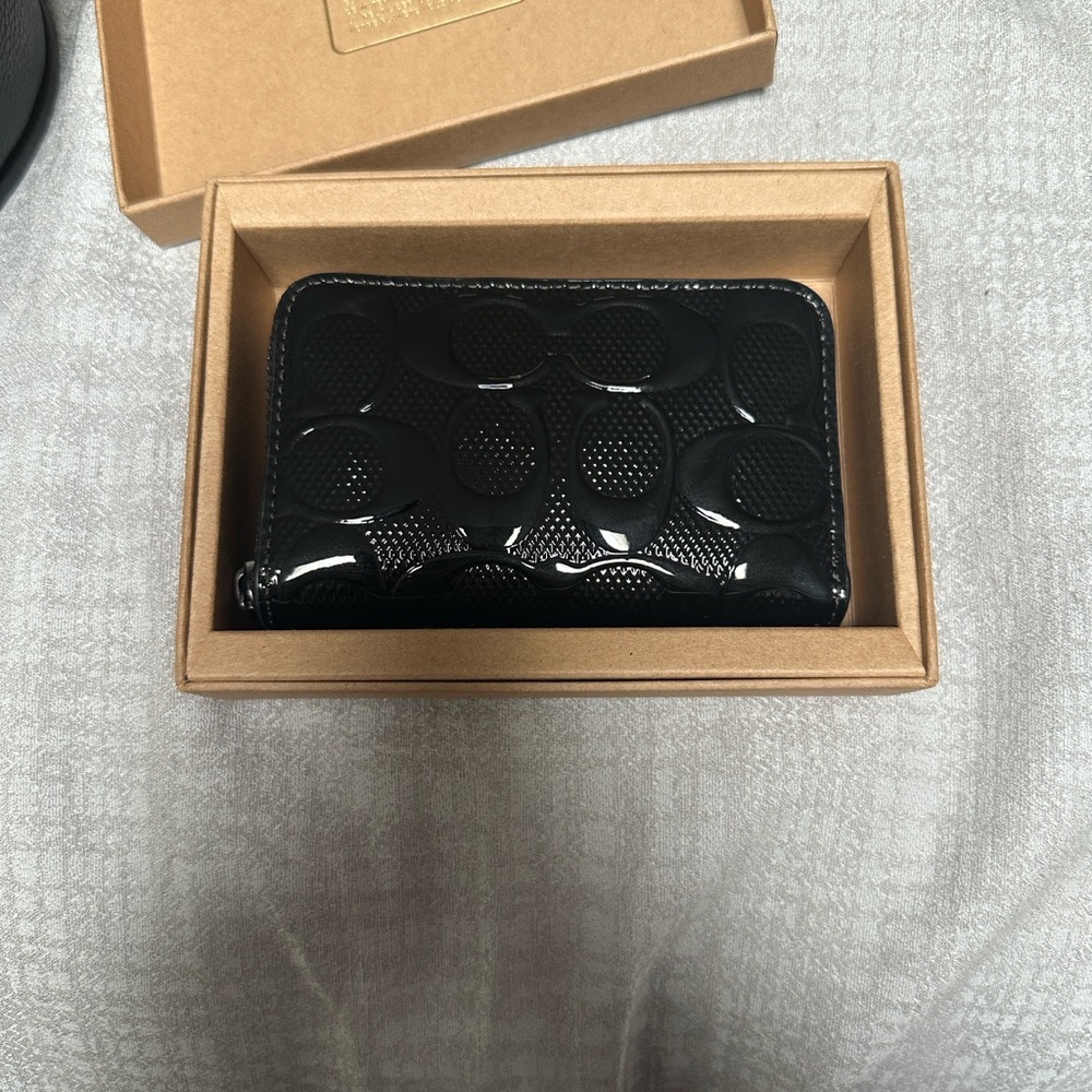 Coach Small Zip Around Card Case Patent Leather *BRAND NEW* - Picture 3 of 6